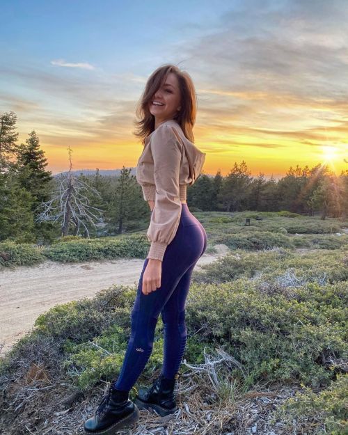 yogapantlouv:  Oana Gregory at sunset