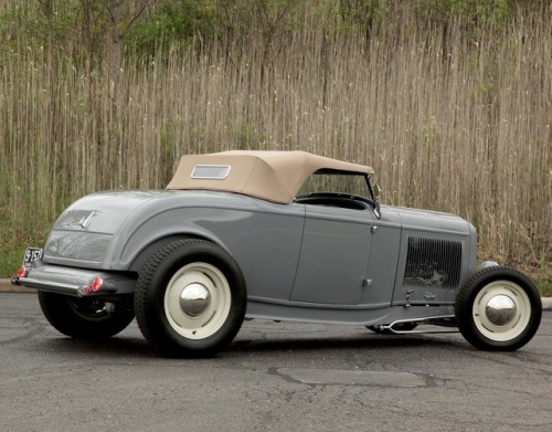 utwo:  1932 Ford Roadster © eric geisert 