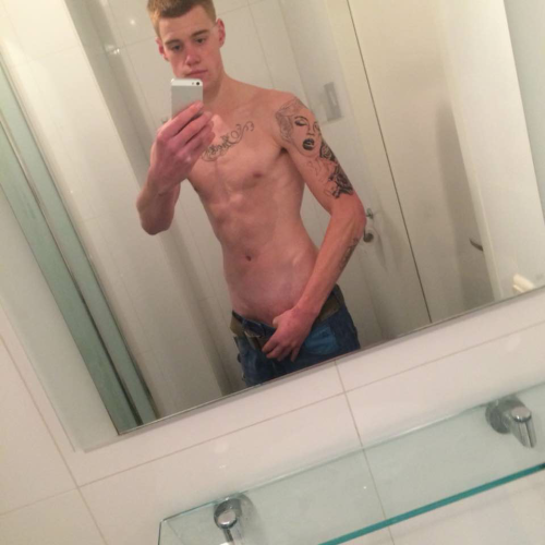 nakedguysfromkik:  How do u call this piece of art? :) Máx UK