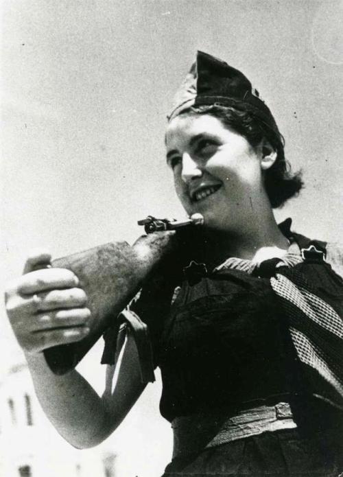 redarmyscreaming:Milicianas during the Spanish Civil War