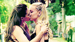 coinneachh:  30 days of valkubus └ day 8 - bo/tamsin + kisses 