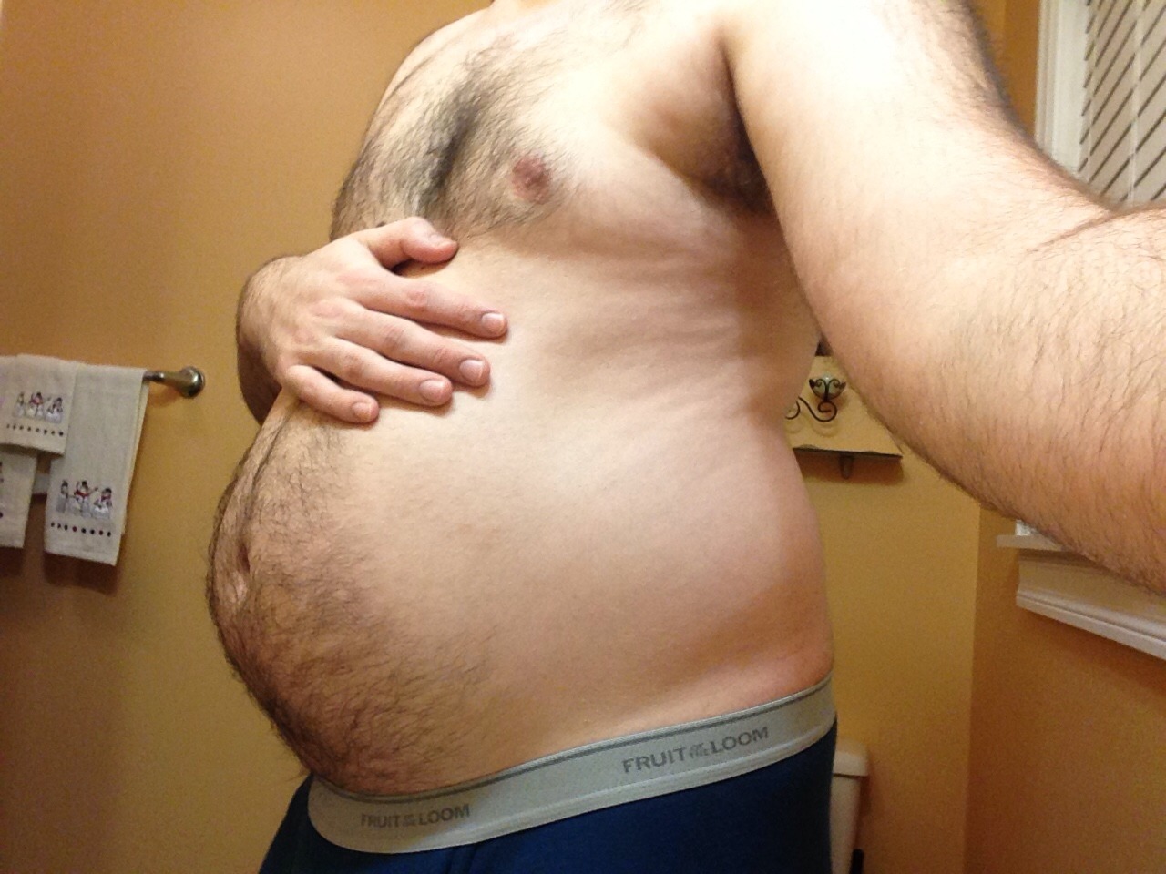 poutinegainer:  Gut is getting out of control , and I’m not even full here