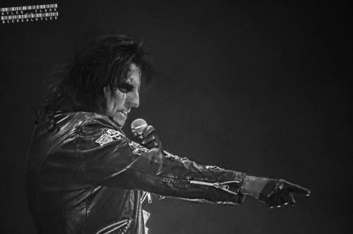 Shot of #AliceCooper from a few nights ago here in #Germany. _______________________________________