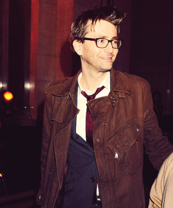 creamcolored-converse:  fracturedmind:  Everyone has his own style. When you have found it, you should stick to it.- Audrey Hepburn  Oh look its david tennant cosplaying david tennant 