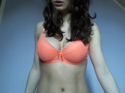 alittleo:  I really like that bra. 