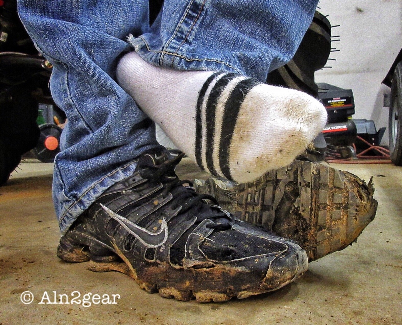 sockjox:  aln2gear:  Workin Double Time! Trashing these Shox for one bud while stinking