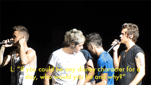 heartbreakmadness1d:  liams-paynis:  HARRY BEING A DIRTY LITTLE FUCKER  HARRY STILL