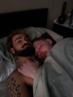 chitownslutchuck:   Cuddle time! 