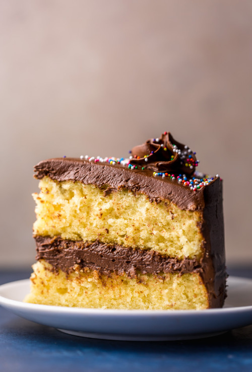 vtasty:  vTasty- Visually Tasty Food Blog Classic Yellow Cake with Creamy Chocolate