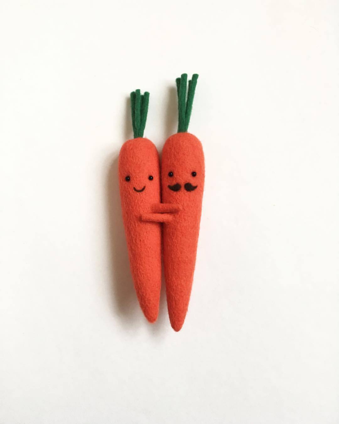 #christmasgift #christmas #carrots #vegan #giftforher #giftidea #decor #love #couple #hug #hugs #friends #engagement #etsyshop #art #interior #design #homedecor #housewarming #hygge #embrace...