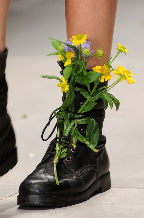 lastfashionhero:Ashish Spring/Summer 2012 details