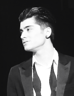 zaynsxo:  2/∞ moments that make me forget to breathe because Zayn 