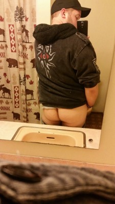 koboldknightcommander:Butt!!!   This is also a thanks for Ll the love on the shower photo :3