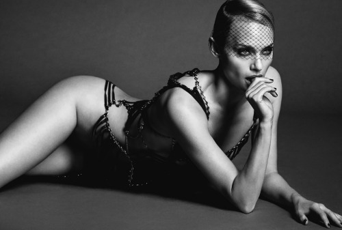 andreasanterini:   Amber Valletta / Photographed by Iango Henzi + Luigi Murenu / Styled by Deborah A