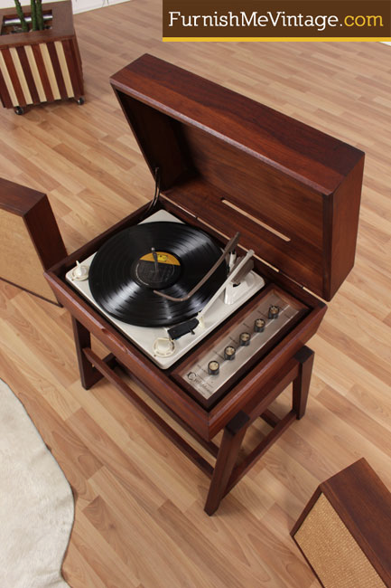 midcenturymodernfreak:  Reader’s Digest “Cyclophonic” Record Player Stereo 