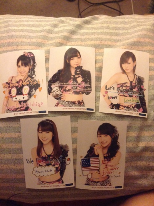 1-2: selfies on the way to the concert3-5: morning musume towel6-8: commemorative cd; front, inside,