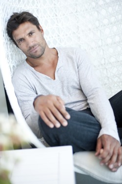 Manu Bennett Fans