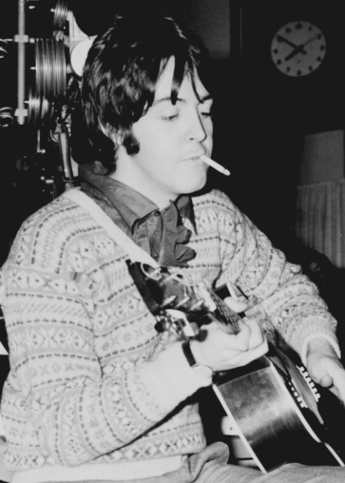 1967mccartney:Paul McCartney on guitar &amp; piano (1968)