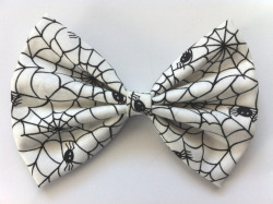 silentjill:  bombisbomb:  Creepy Cute Bows At Bewitched Hair Bows  fuuuu my love for bow and cute creepy things combined. I might die. okay maybe I wont because then I wont be able to get these bows. 