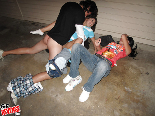 verveeveryday:  Even college girls have a wingman…   verveeveryday.tumblr.com