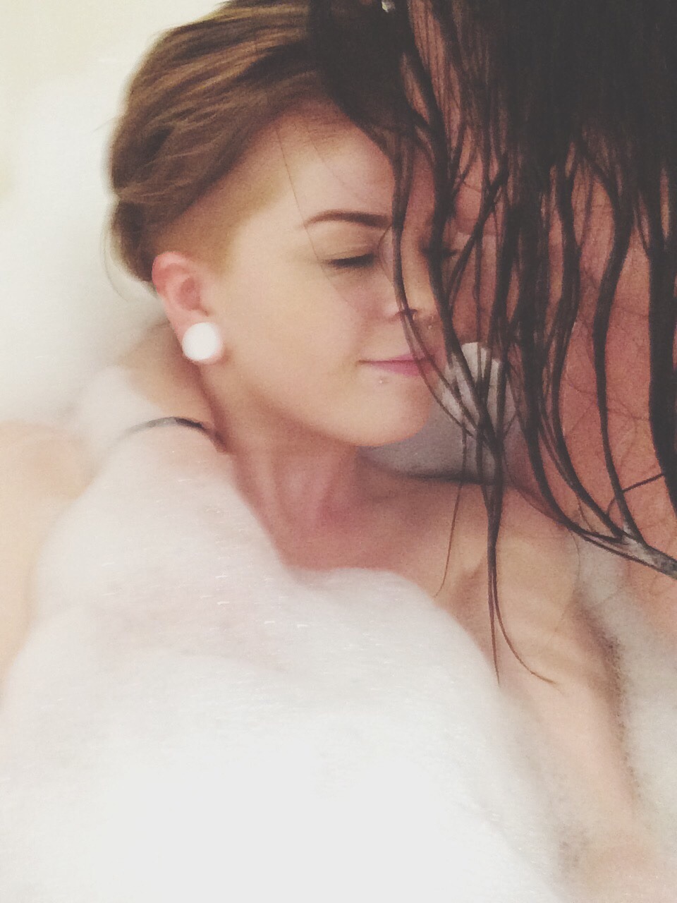 lickherhere:  Tub time, fun time💕🛁 c0meandfindme