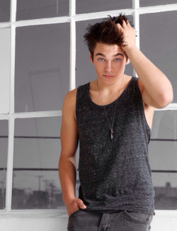 shirtlifting:  Dylan Sprayberry