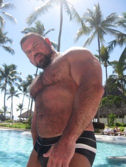 stocky-men-guys:  backfur:  Please follow