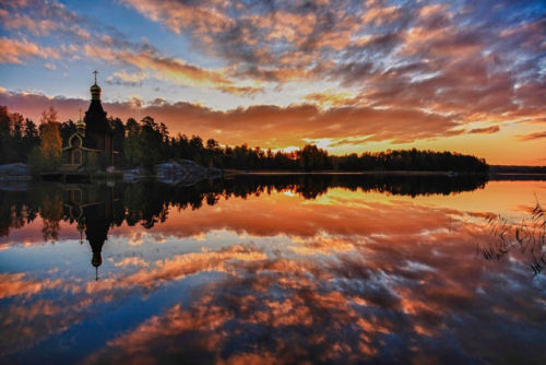 coffeepotsmokin: russianmonarchist:The church of St. Andrew on the Vuoksa River, Russia  omg