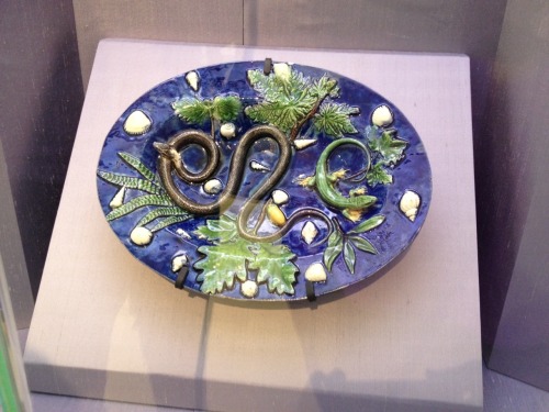 clairealtaelliott: This would be an extremely terrifying way to serve a salad. Snake surprise!