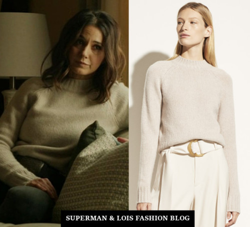 Who: Emmanuelle Chriqui as Lana Lang-CushingWhat: Vince Mock Neck Cashmere Sweater in Heather Marble