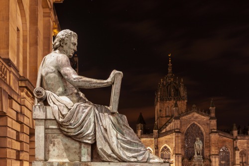 hadrian6:Statue of Scottish Philosopher David Hume.   Alexander Stoddart. Scottish b.1959     http:/