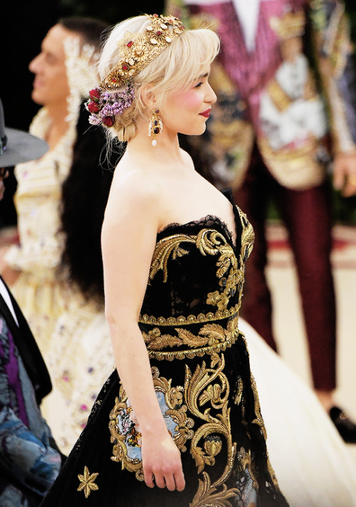 Emilia Clarke At The 2018 Met Gala Styled By Dolce & Gabbana 