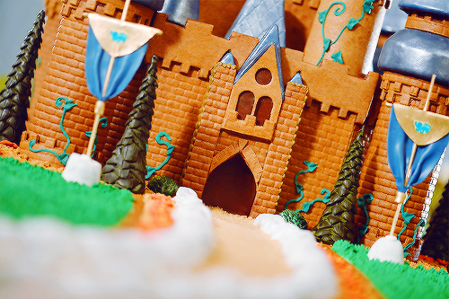 mickeyandcompany:  Disney’s Gingerbread Wonderland (click on the pictures to read the captions) [x] 