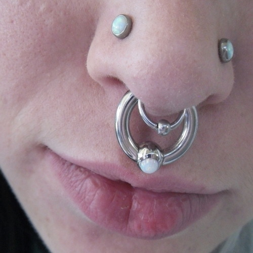 Geile Piercings. Nur ein oder 2 Lippenpiercing fehlt.