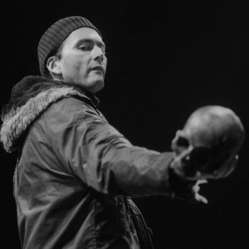 english-history-trip: strangeparticles: (x) “Yorick” here is being played by André
