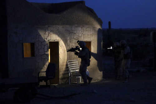 militaryarmament: U.S. Marines with 2nd Battalion, 6th Marine regiment, conducting a heavy Huey raid