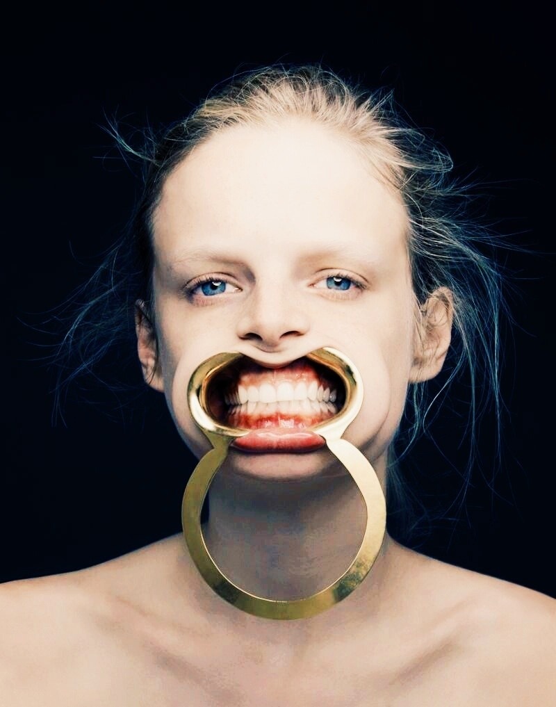 vaspour:  Viktor &amp; Rolf Haute Couture  Photographed by Pierre Debusschere