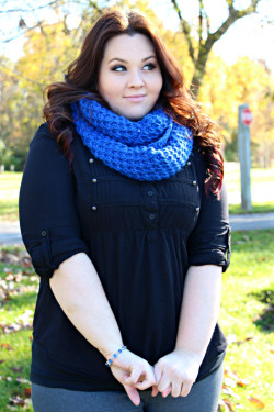 ravingsbyrae:  Plus Size OOTD: Pop of Blue  I rarely wear bright colors, but it’s totally Bold Moves November for me so I’m going to be BOLD. Like, literally. This scarf is wickedly warm and the perfect pop of blue. For pictures, outfit details,