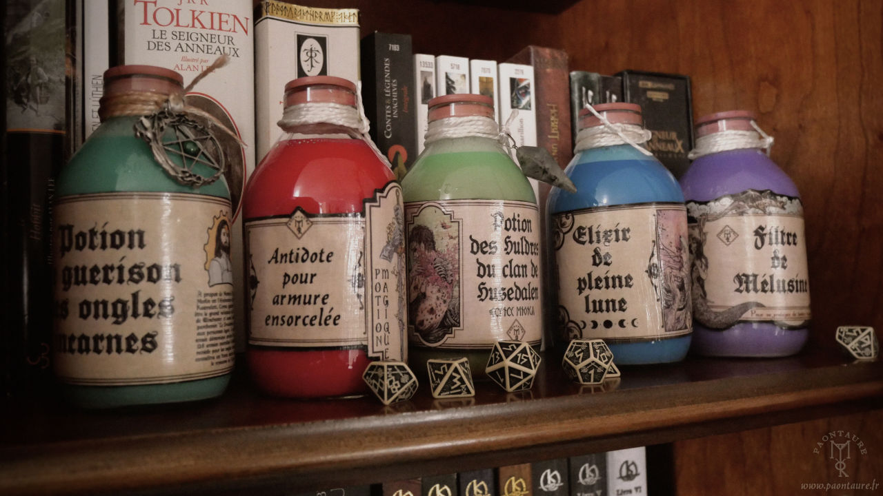 Photos de flacons de potion sur une étagère