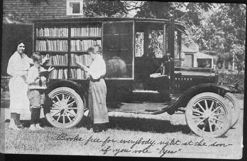 iris-de-nuit:Bookmobiles through history, more photos here
