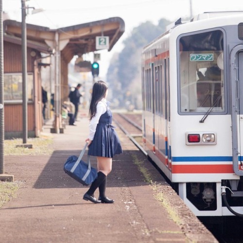 #portrait #photograph #photoshoot #japanese #japaneseview #schooluniform #girl #spring #架空荘 #kakuuso