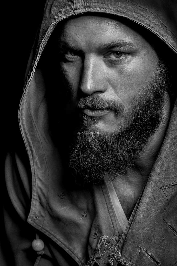 aperhapshand:  vimandvigour:  blog-girl-on-film:  Travis Fimmel by Amanda Demme 