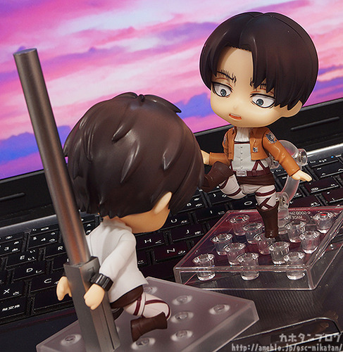 ohheichou:  plastichusbando:  お待たせいたしました＼人類最強！／「ねんどろいど リヴァイ」で遊んでみた！  OMG THE LAST ONE GIMME OMG 