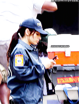 eyesofwitt:  POI Throwback Thursday ~~ Sarah as Shaw, BTS, SE404, Brotherhood. Waiting for her kidnapping scene with Dominic. She’s addicted to her phone too.(My personal pics/vids, please do not remove my watermarks or repost. Thank you.)