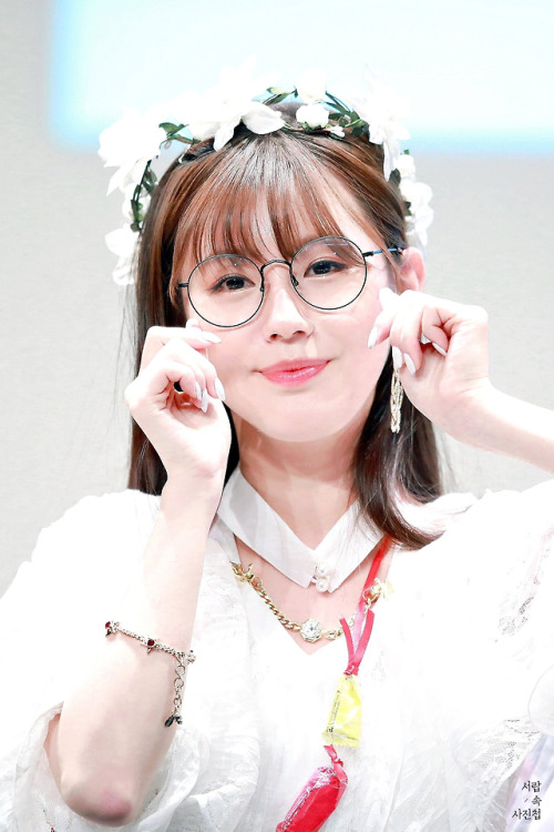 fy-miyeon:180512 fansigncr. 서랍 속 사진첩‏ ‏♡ DO NOT EDIT!   