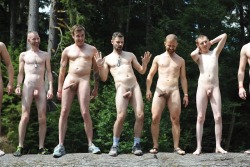 dekanuk:  dekaNuk’s archive of naked exhibitionist men 
