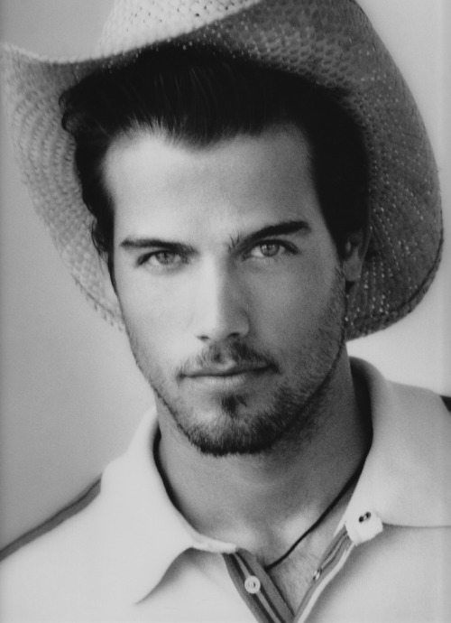 handsomemales:  thomas beaudoin by robert ferron