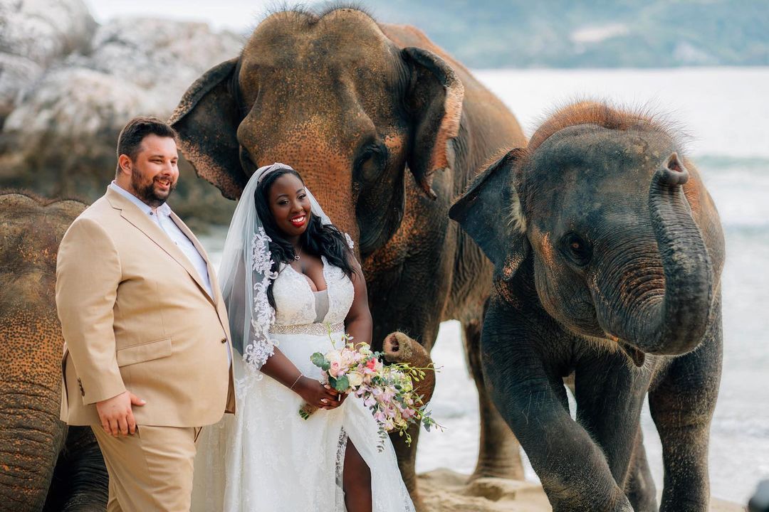 Heart ❤️ : His 🤵🏻‍♂️
Wedding Dress 👰🏾: @lunamis.online (review coming soon 💕)
(at Phuket, Thailand)
https://www.instagram.com/p/CaTOWuMlfMw/?utm_medium=tumblr