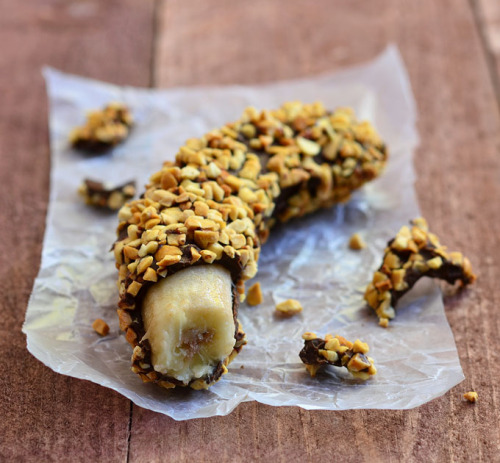 happyvibes-healthylives:  Frozen Chocolate Banana’s 
