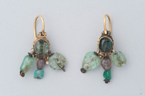 theancientwayoflife:~ Emerald Earrings.Date: A.D. 1st-3rd century(modern gold hooks)Culture: RomanMe